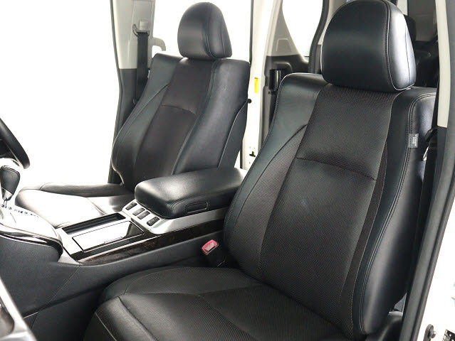 【前席シートヒーター付き】
冬に嬉しいシートヒーター付きのお車です!
エアコンよりも早く暖かくなり､快適です♪