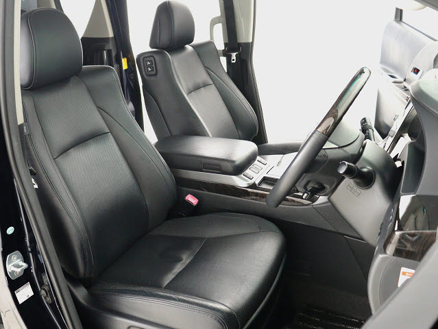 内装の状態も非常にクリーンな状態です｡
ご納車前には専門スタッフが
隅々までクリーニングを行います!