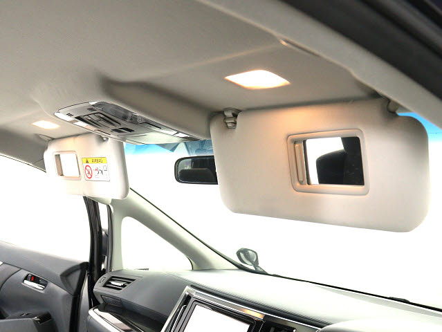 内装の状態も非常にクリーンな状態です｡
ご納車前には専門スタッフが
隅々までクリーニングを行います!