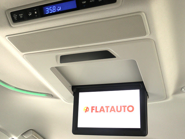 【電動後席モニター】ＪＢＬサウンド専用！
電動開閉後席フリップダウンモニターです。
５．１ｃｈサウンド対応、１７スピーカーの
専用音響システムとなり、人気の装備になり
ます。