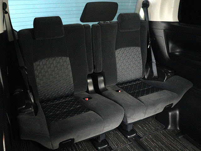 【サードシートまで広々空間】
シートアレンジにて快適空間を演出します!
豊富なアレンジパターンがございます!