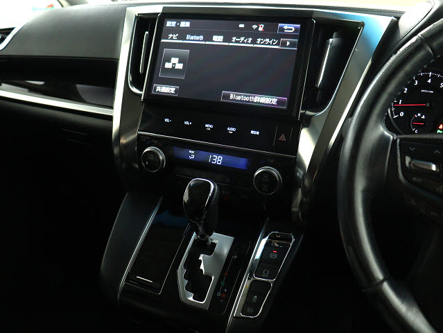 【トヨタ純正ナビ装備】
純正品ならではの操作性とフィット感!
Bluetooth接続可能です!