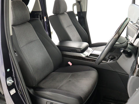内装の状態も非常にクリーンな状態です｡
ご納車前には専門スタッフが
隅々までクリーニングを行います!