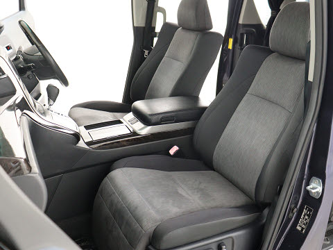 内装の状態も非常にクリーンな状態です｡
ご納車前には専門スタッフが
隅々までクリーニングを行います!
