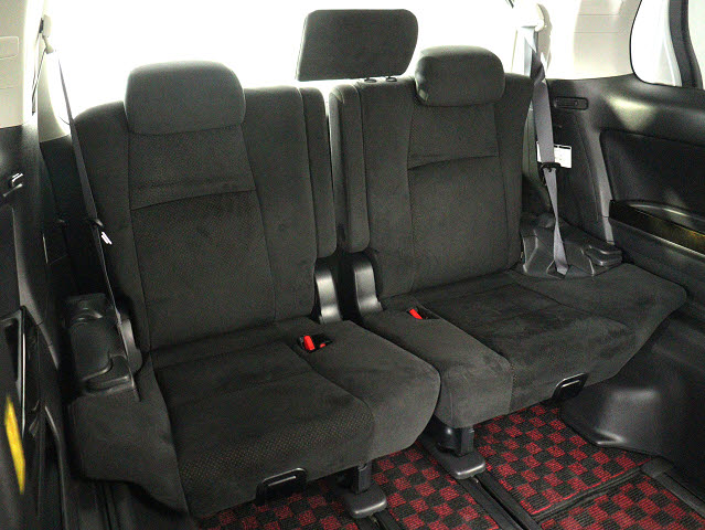 【サードシートまで広々空間】
シートアレンジにて快適空間を演出します!
豊富なアレンジパターンがございます!