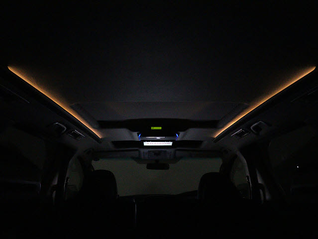 夜間に室内を照らしてくれるルームライトで
す♪♪