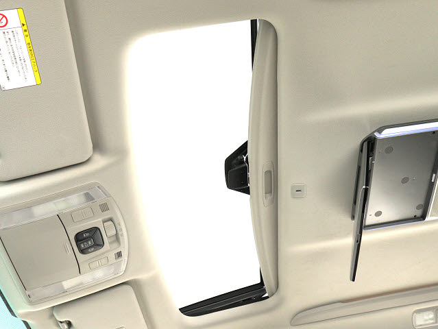 【大人気☆ツインサンルーフ】
見た目もカッコよく、車内の解放感も演出!
必須条件にされるほどの大人気装備です!