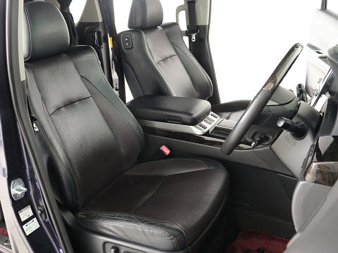 内装の状態も非常にクリーンな状態です｡
ご納車前には専門スタッフが
隅々までクリーニングを行います!