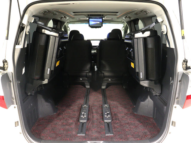 【広々トランクルーム】
スーツケース､ゴルフバッグも楽々収納可能
大人数での旅行にもピッタリの収容量です