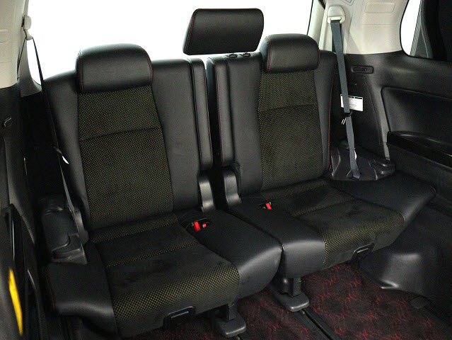 【サードシートまで広々空間】
シートアレンジにて快適空間を演出します!
豊富なアレンジパターンがございます!