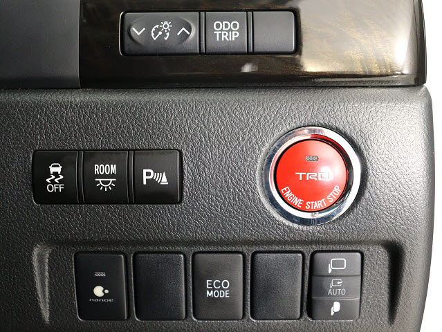 【プッシュスタート】
エンジン始動時はプッシュスタートを採用!
カバンから鍵を取り出す手間も不要です｡