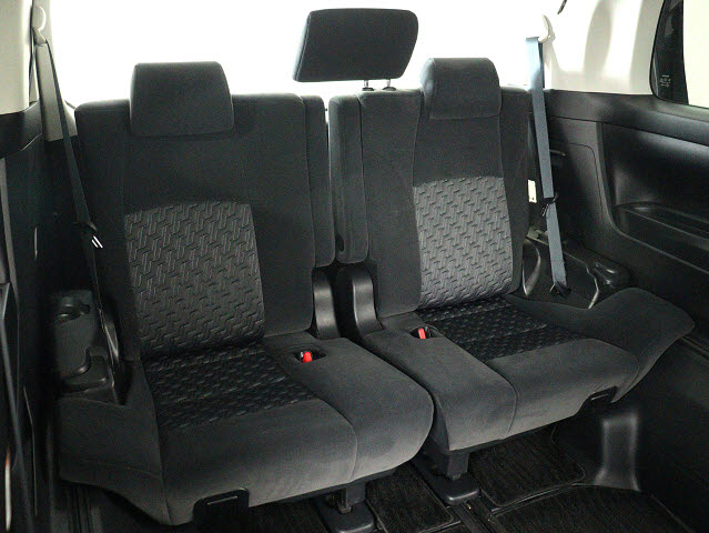 【サードシートまで広々空間】
シートアレンジにて快適空間を演出します!
豊富なアレンジパターンがございます!