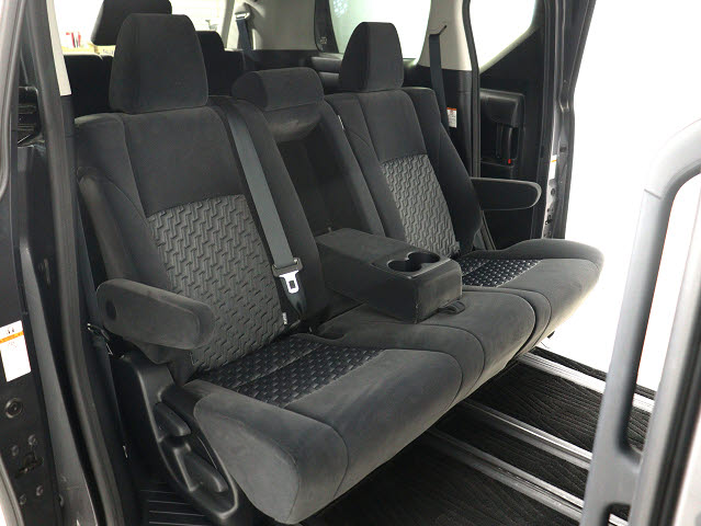 【希少☆８人乗りシート】
７人では足りない｡そんな方ににオススメ!
希少な１台ですのでご検討はお早めに!