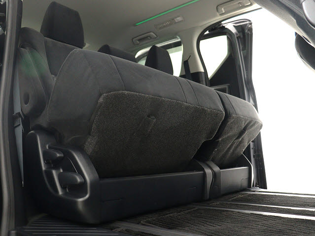 【希少☆８人乗りシート】
７人では足りない｡そんな方ににオススメ!
希少な１台ですのでご検討はお早めに!