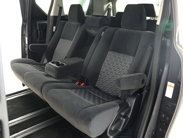 【希少☆８人乗りシート】
７人では足りない｡そんな方ににオススメ!
希少な１台ですのでご検討はお早めに!