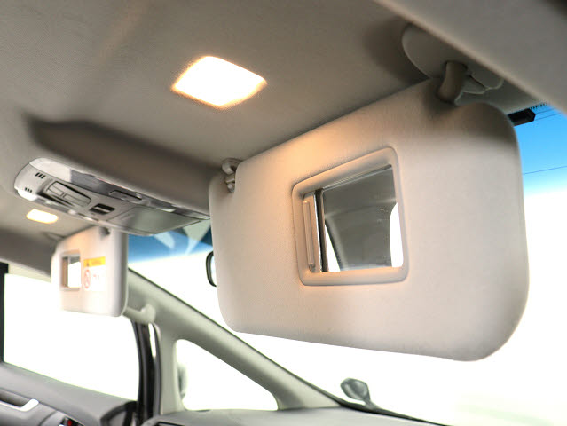 内装の状態も非常にクリーンな状態です｡
ご納車前には専門スタッフが
隅々までクリーニングを行います!