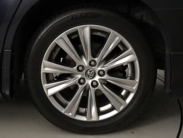 お客様のお好みの新品18インチ、19インチ、
20インチホイール装着可能！ダウンサスなど
ローダウンも取付可能です！ヴァルドやワー
クなどのメーカー品も取り寄せ可能です！