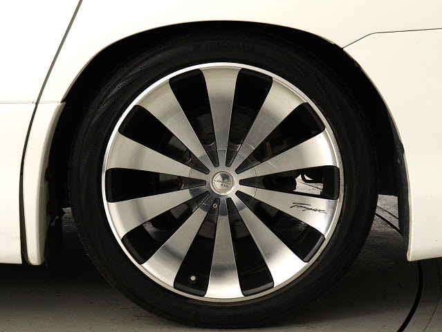 お客様のお好みの新品18インチ、19インチ、
20インチホイール装着可能！ダウンサスなど
ローダウンも取付可能です！ヴァルドやワー
クなどのメーカー品も取り寄せ可能です！