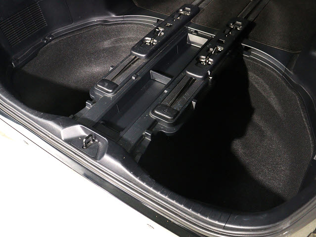 【広々トランクルーム】
スーツケース､ゴルフバッグも楽々収納可能
大人数での旅行にもピッタリの収容量です