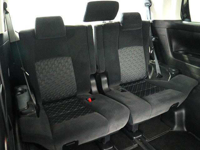 【サードシートまで広々空間】
シートアレンジにて快適空間を演出します!
豊富なアレンジパターンがございます!