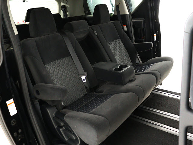 【希少☆８人乗りシート】
７人では足りない｡そんな方ににオススメ!
希少な１台ですのでご検討はお早めに!