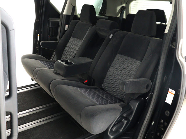 【希少☆８人乗りシート】
７人では足りない｡そんな方ににオススメ!
希少な１台ですのでご検討はお早めに!