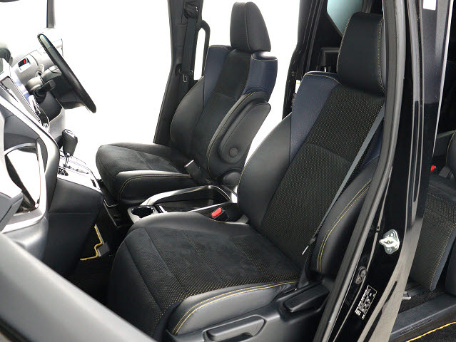 内装の状態も非常にクリーンな状態です｡
ご納車前には専門スタッフが
隅々までクリーニングを行います!