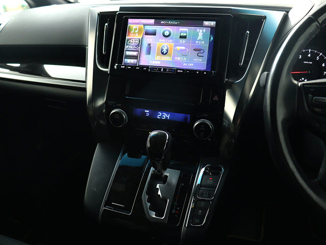 【大人気★ＡＬＰＩＮＥ　９インチナビ】
大画面で見やすいだけでなく､
インパネとの一体感もあり見た目も抜群!