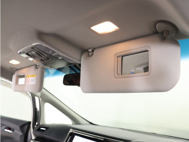 内装の状態も非常にクリーンな状態です｡
ご納車前には専門スタッフが
隅々までクリーニングを行います!