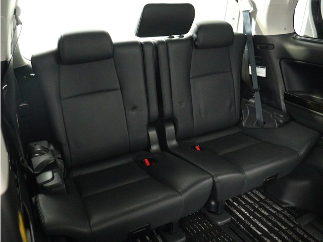 【サードシートまで広々空間】
シートアレンジにて快適空間を演出します!
豊富なアレンジパターンがございます!