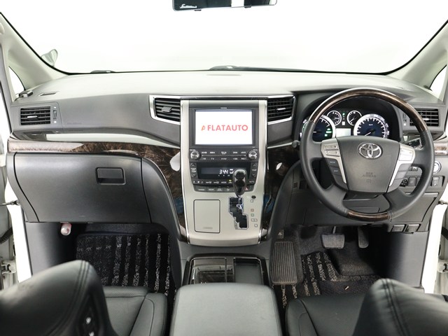 【運転席助手席も広々☆】
広々使えるのは後席だけではございません｡
国内最高峰ミニバンの特権ですね!