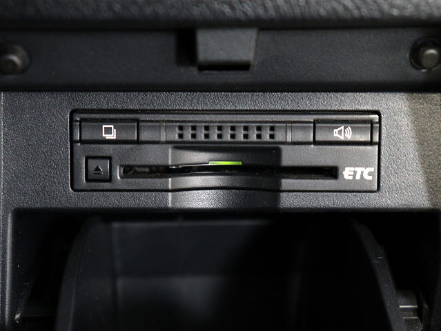 【ビルトインＥＴＣ】
後付けとは異なる一体感が魅力です｡
高速道路でストレスなく走行できます｡