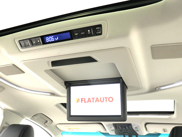 【電動後席モニター】ＪＢＬサウンド専用！
電動開閉後席フリップダウンモニターです。
５．１ｃｈサウンド対応、１７スピーカーの
専用音響システムとなり、人気の装備になり
ます。
