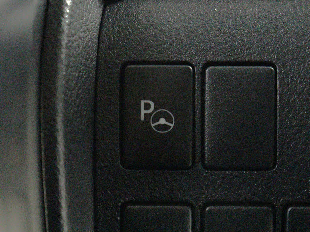 【パーキングアシスト】
ミニバンも安心のパーキングアシスト機能!
運転に不慣れな方でも安心の希少装備です