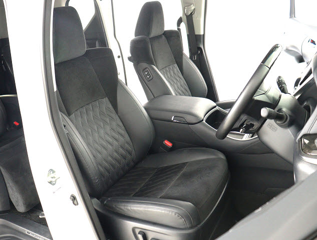 【メモリ機能付きパワーシート】
運転者専用セッティング可能な運転席です!
３名までのポジションを即呼び出します★