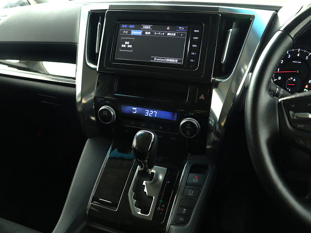 【トヨタ純正ナビ装備】
純正品ならではの操作性とフィット感!
Bluetooth接続可能です!