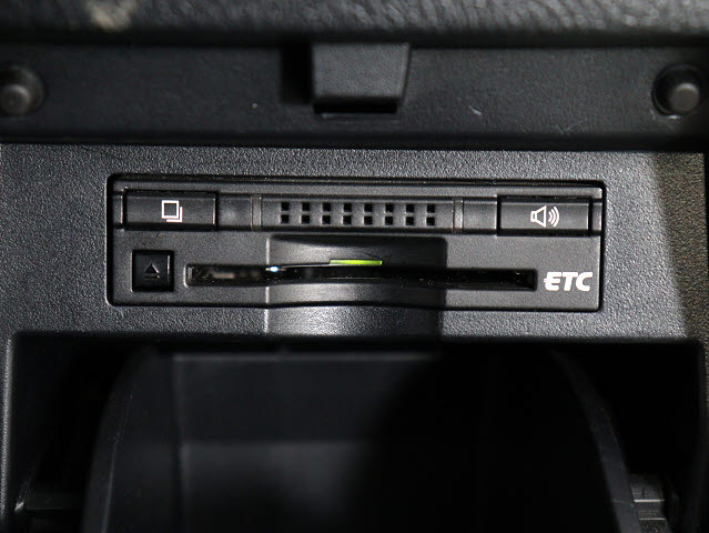 【ビルトインＥＴＣ】
後付けとは異なる一体感が魅力です｡
高速道路でストレスなく走行できます｡