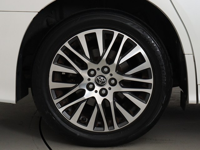 お客様のお好みの新品18インチ、19インチ、
20インチホイール装着可能！ダウンサスなど
ローダウンも取付可能です！ヴァルドやワー
クなどのメーカー品も取り寄せ可能です！