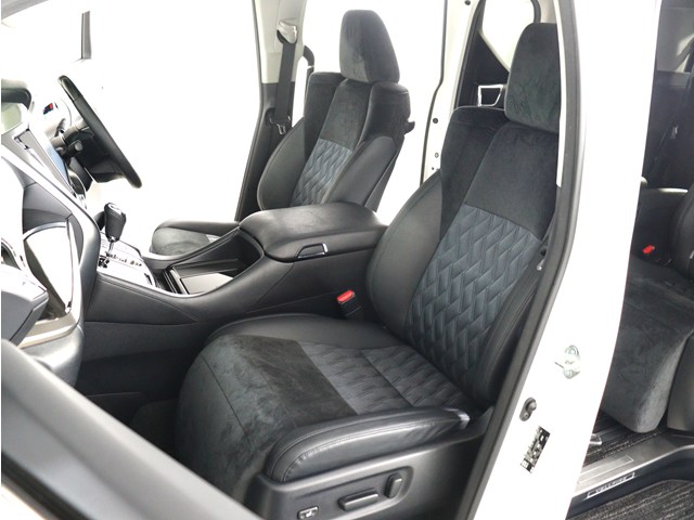 内装の状態も非常にクリーンな状態です｡
ご納車前には専門スタッフが
隅々までクリーニングを行います!