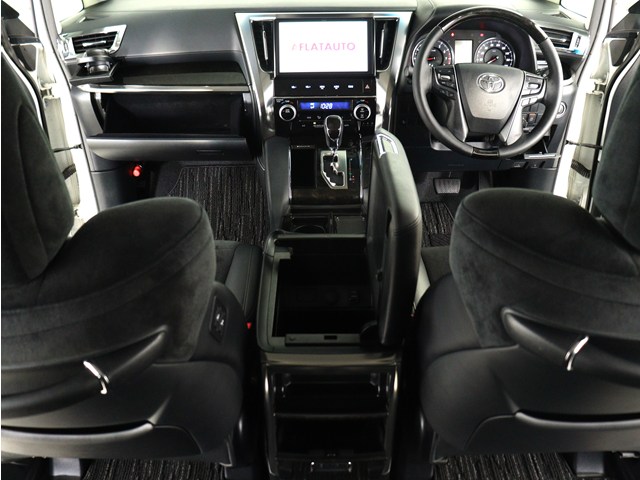 内装の状態も非常にクリーンな状態です｡
ご納車前には専門スタッフが
隅々までクリーニングを行います!