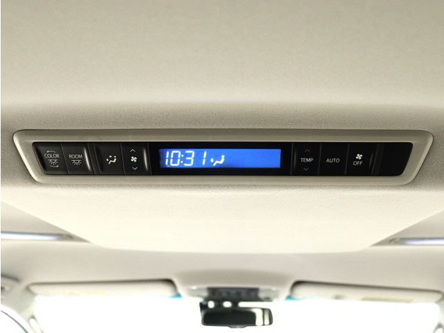 後部座席でエアコン温度をお好みで設定する
ことができます!