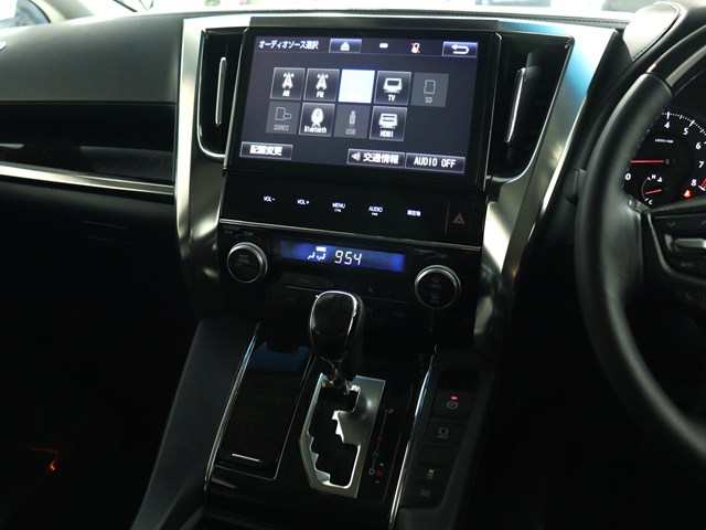 【トヨタ純正ナビ装備】
純正品ならではの操作性とフィット感!
Bluetooth接続可能です!