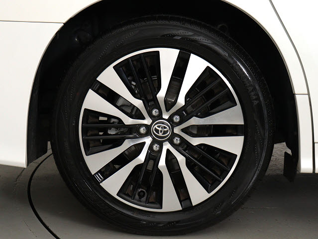 お客様のお好みの新品18インチ、19インチ、
20インチホイール装着可能！ダウンサスなど
ローダウンも取付可能です！ヴァルドやワー
クなどのメーカー品も取り寄せ可能です！