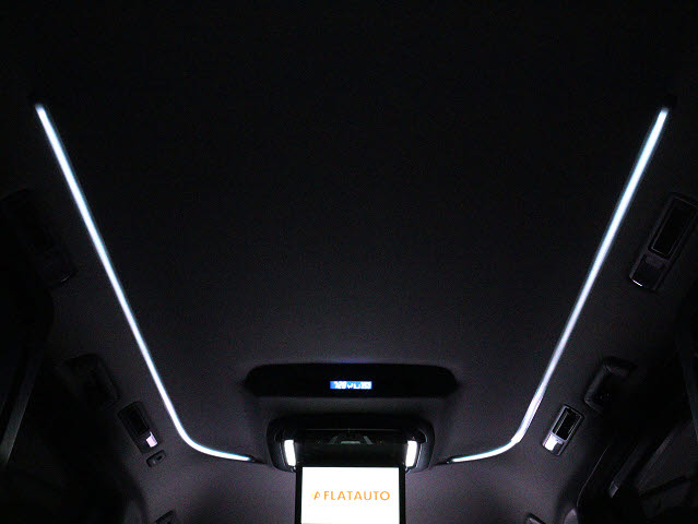 夜間に室内を照らしてくれるルームライトで
す♪♪