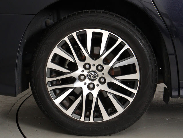 お客様のお好みの新品18インチ、19インチ、
20インチホイール装着可能！ダウンサスなど
ローダウンも取付可能です！ヴァルドやワー
クなどのメーカー品も取り寄せ可能です！