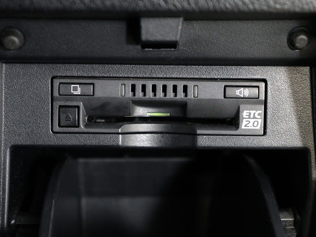 【ビルトインＥＴＣ】
後付けとは異なる一体感が魅力です｡
高速道路でストレスなく走行できます｡