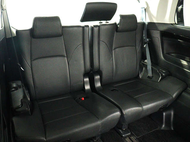 【サードシートまで広々空間】
シートアレンジにて快適空間を演出します!
豊富なアレンジパターンがございます!