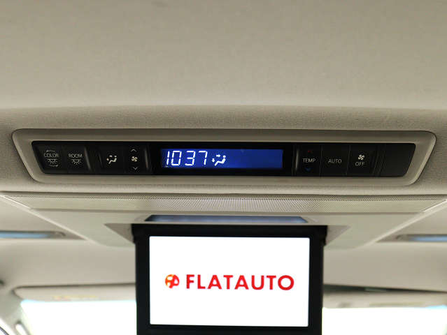 後部座席でエアコン温度をお好みで設定する
ことができます!