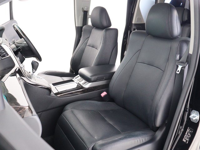 【前席シートヒーター付き】
冬に嬉しいシートヒーター付きのお車です!
エアコンよりも早く暖かくなり､快適です♪