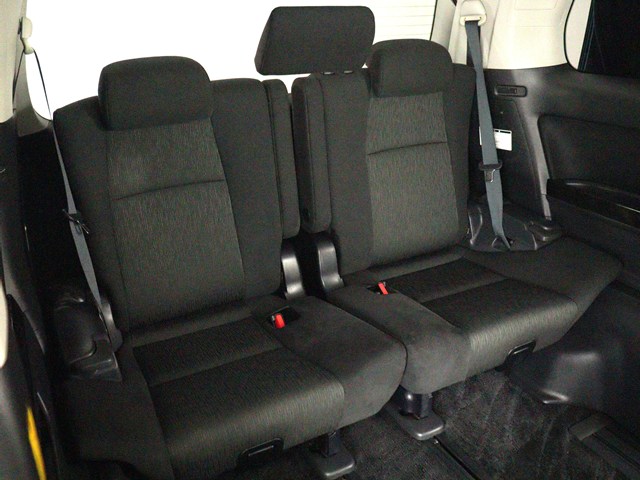 【サードシートまで広々空間】
シートアレンジにて快適空間を演出します!
豊富なアレンジパターンがございます!